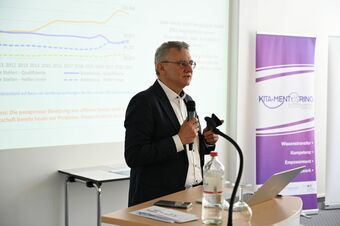 Stefan Löwenhaupt beim Vortrag